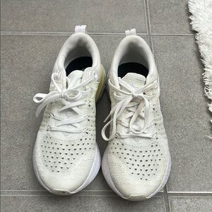 Nike White Sneakers Sleek Design Comfort